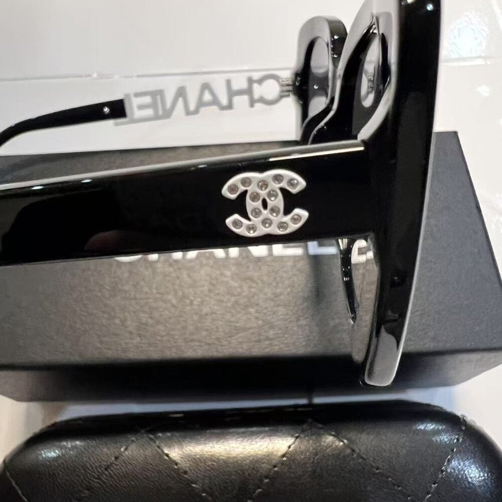 Authentic CHANEL Sunglasses Women's Polarized-Black/White CC Logo New With Box - Picture 5 of 9
